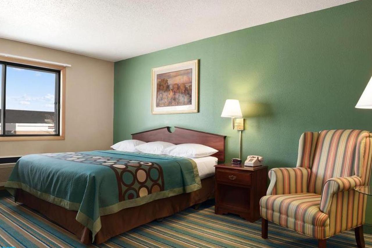 Coratel Inn & Suites By Jasper New Richmond Buitenkant foto